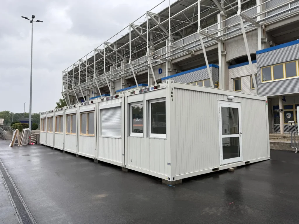 Containeranlage am Ernst-Abbe-Stadion in Jena – WOHLFEIL